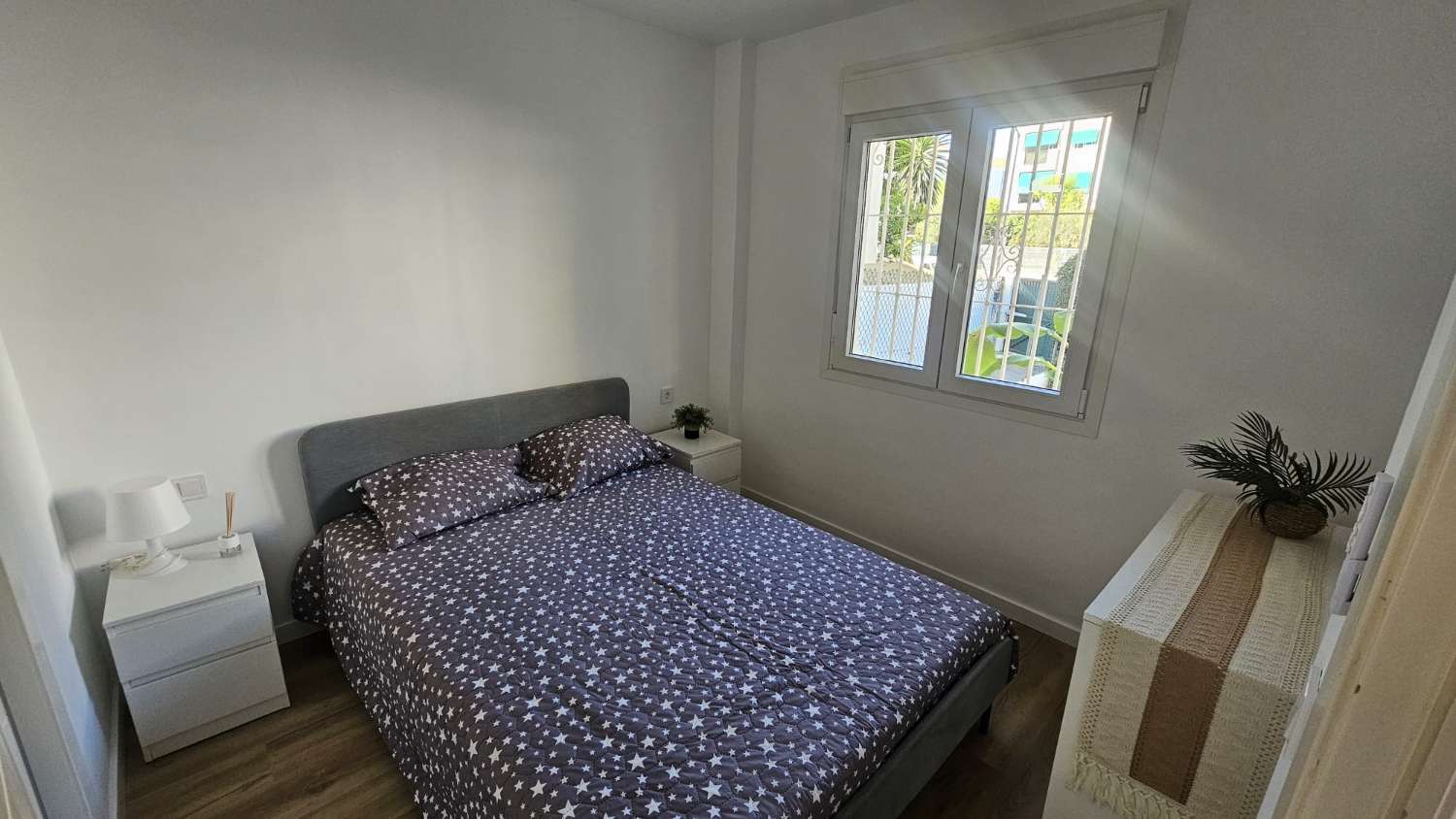 Larga temporada . Se alquila bonito apartamento en planta baja  zona  El Pinillo Torremolinos