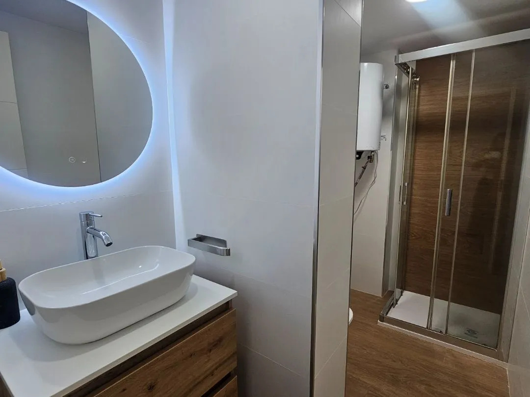 Larga temporada . Se alquila bonito apartamento en planta baja  zona  El Pinillo Torremolinos