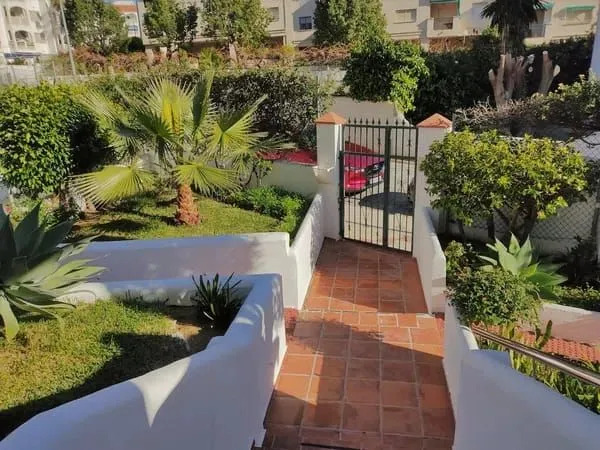 Larga temporada . Se alquila bonito apartamento en planta baja  zona  El Pinillo Torremolinos