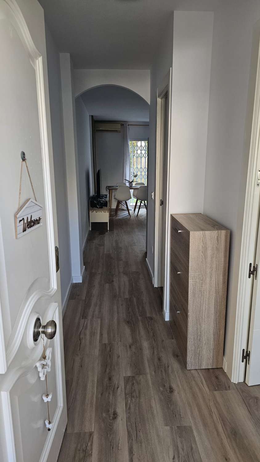 Larga temporada . Se alquila bonito apartamento en planta baja  zona  El Pinillo Torremolinos