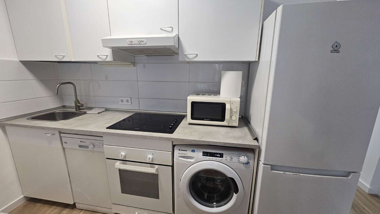 Larga temporada . Se alquila bonito apartamento en planta baja  zona  El Pinillo Torremolinos