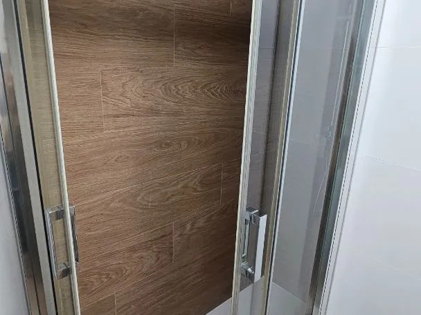 Larga temporada . Se alquila bonito apartamento en planta baja  zona  El Pinillo Torremolinos