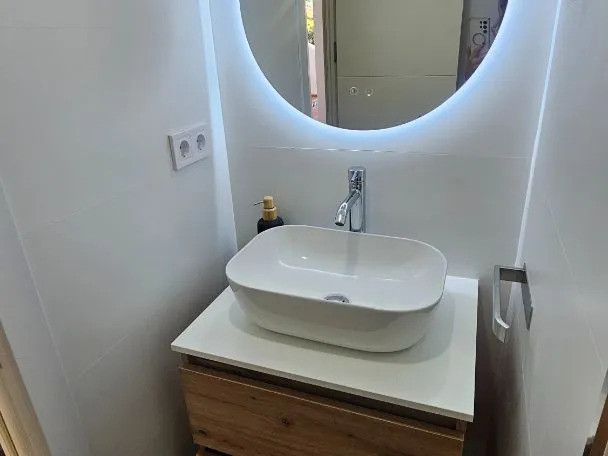 Larga temporada . Se alquila bonito apartamento en planta baja  zona  El Pinillo Torremolinos