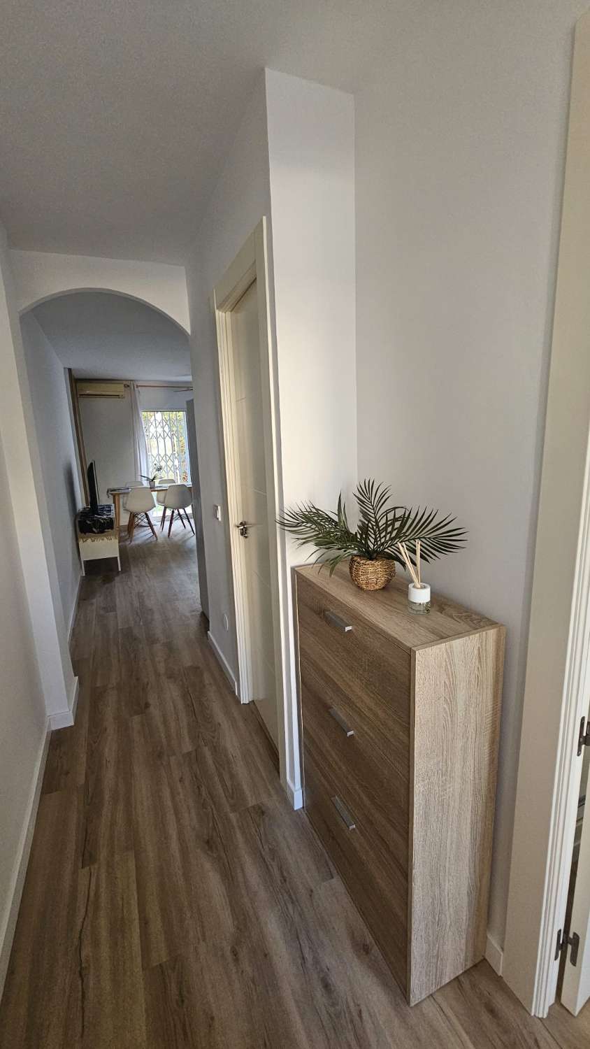 Larga temporada . Se alquila bonito apartamento en planta baja  zona  El Pinillo Torremolinos