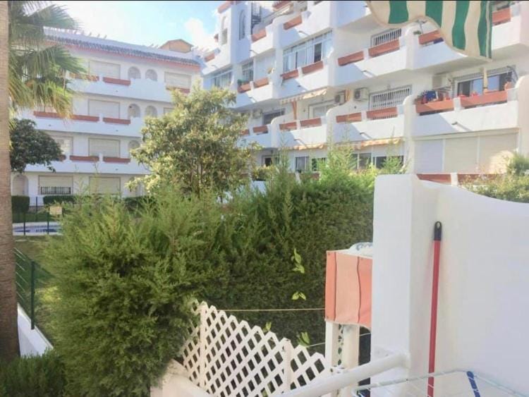 Media Temporada . Se alquila  desde 1.9.26-30.6.27 bonito apartamento en planta baja  zona  El Pinillo Torremolinos