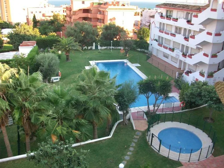 Media Temporada . Se alquila  desde 1.9.26-30.6.27 bonito apartamento en planta baja  zona  El Pinillo Torremolinos