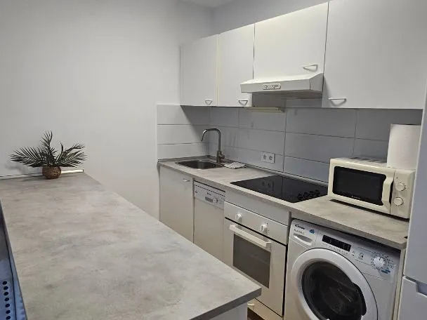 Media Temporada . Se alquila  desde 1.9.26-30.6.27 bonito apartamento en planta baja  zona  El Pinillo Torremolinos