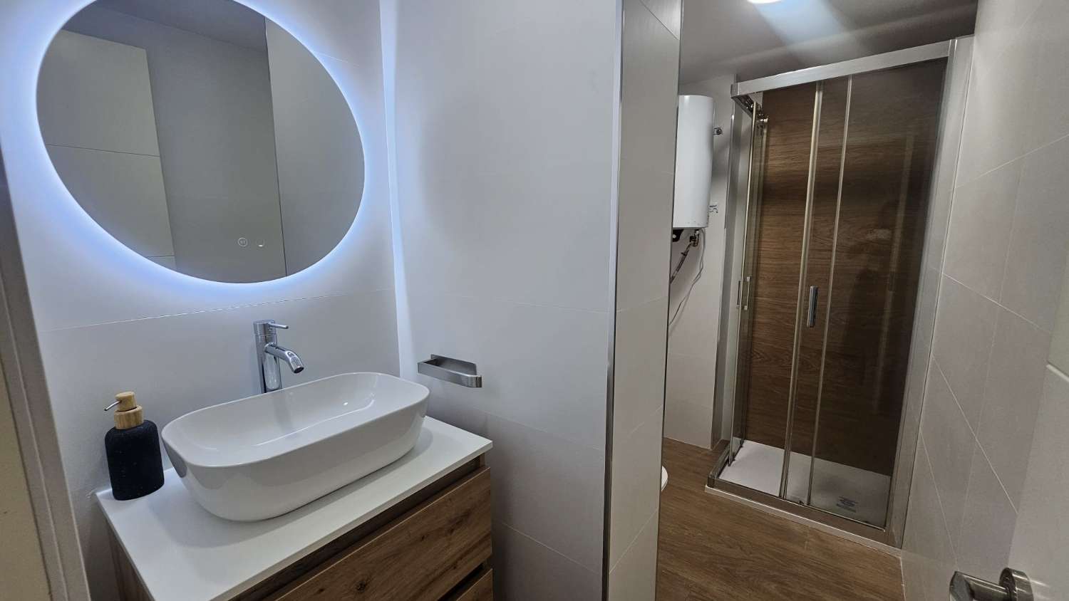 Media Temporada . Se alquila  desde 1.9.26-30.6.27 bonito apartamento en planta baja  zona  El Pinillo Torremolinos