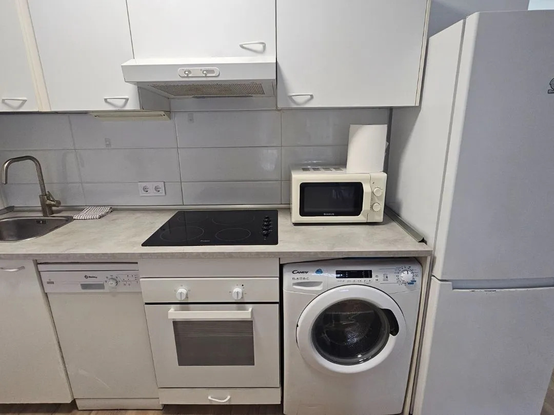 Media Temporada . Se alquila  desde 1.9.26-30.6.27 bonito apartamento en planta baja  zona  El Pinillo Torremolinos