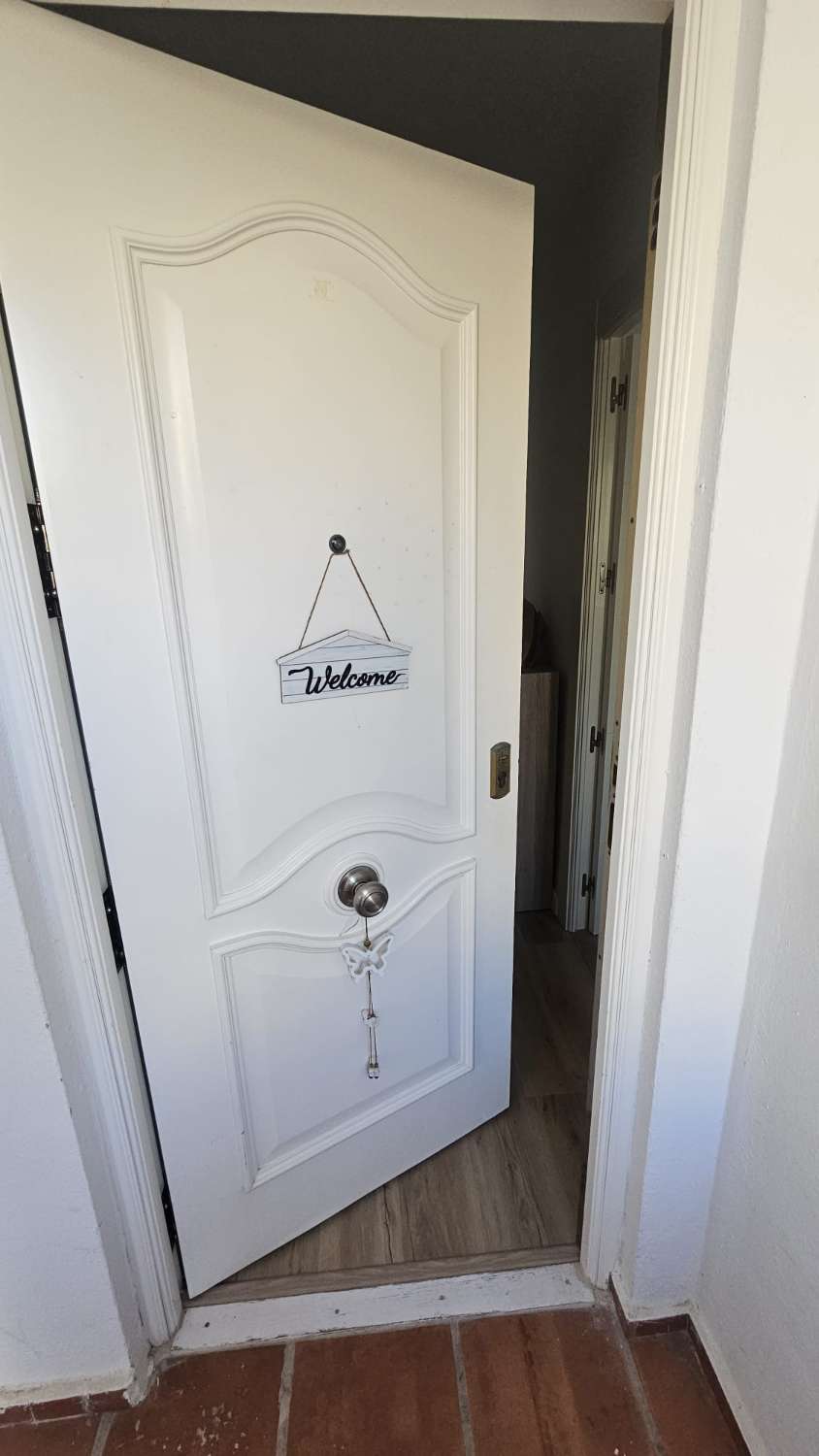 Media Temporada . Se alquila  desde 1.9.26-30.6.27 bonito apartamento en planta baja  zona  El Pinillo Torremolinos