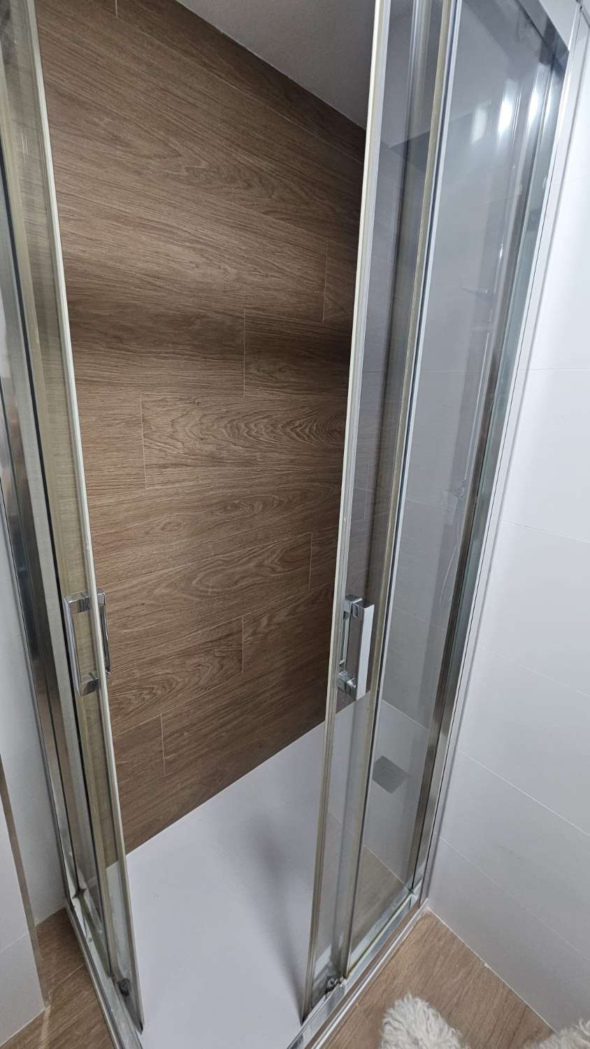 Media Temporada . Se alquila  desde 1.9.26-30.6.27 bonito apartamento en planta baja  zona  El Pinillo Torremolinos