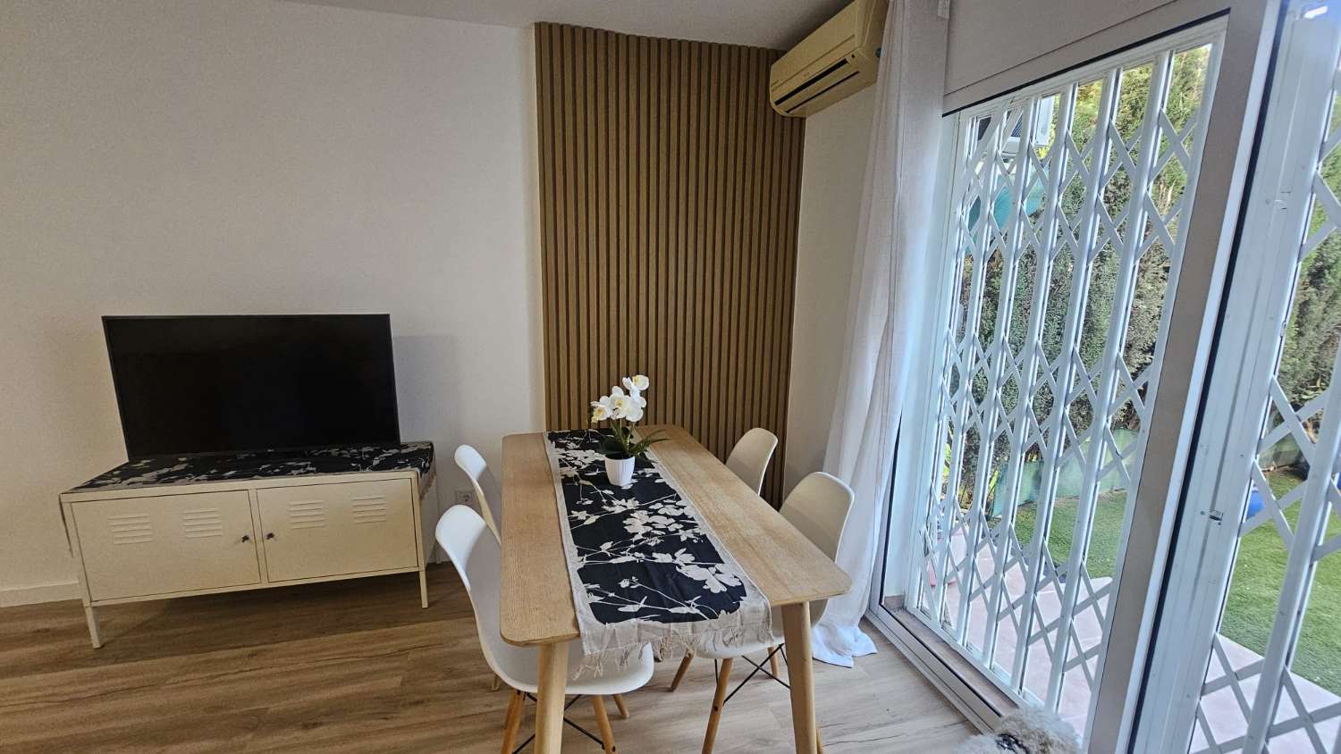 Media Temporada . Se alquila  desde 1.9.26-30.6.27 bonito apartamento en planta baja  zona  El Pinillo Torremolinos