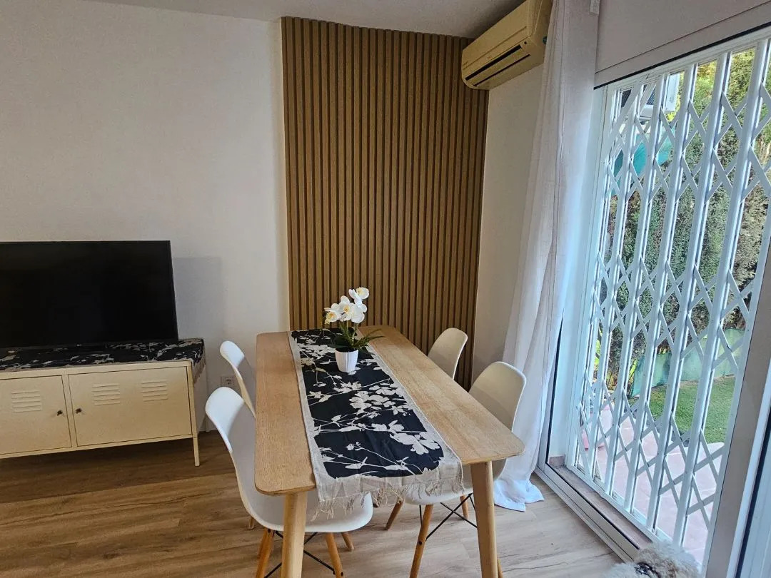 Media Temporada . Se alquila  desde 1.9.26-30.6.27 bonito apartamento en planta baja  zona  El Pinillo Torremolinos