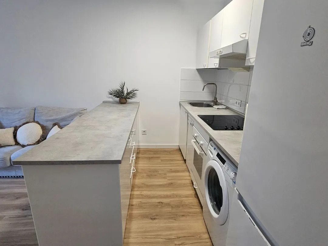 Media Temporada . Se alquila  desde 1.9.26-30.6.27 bonito apartamento en planta baja  zona  El Pinillo Torremolinos