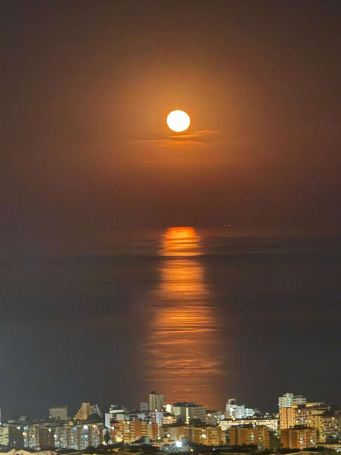 Se alquila por larga temporada bonito  Atico Duplex desde 1.9.26  con impresionantes  vistas al mar en zona Santangelo  Benalmadena