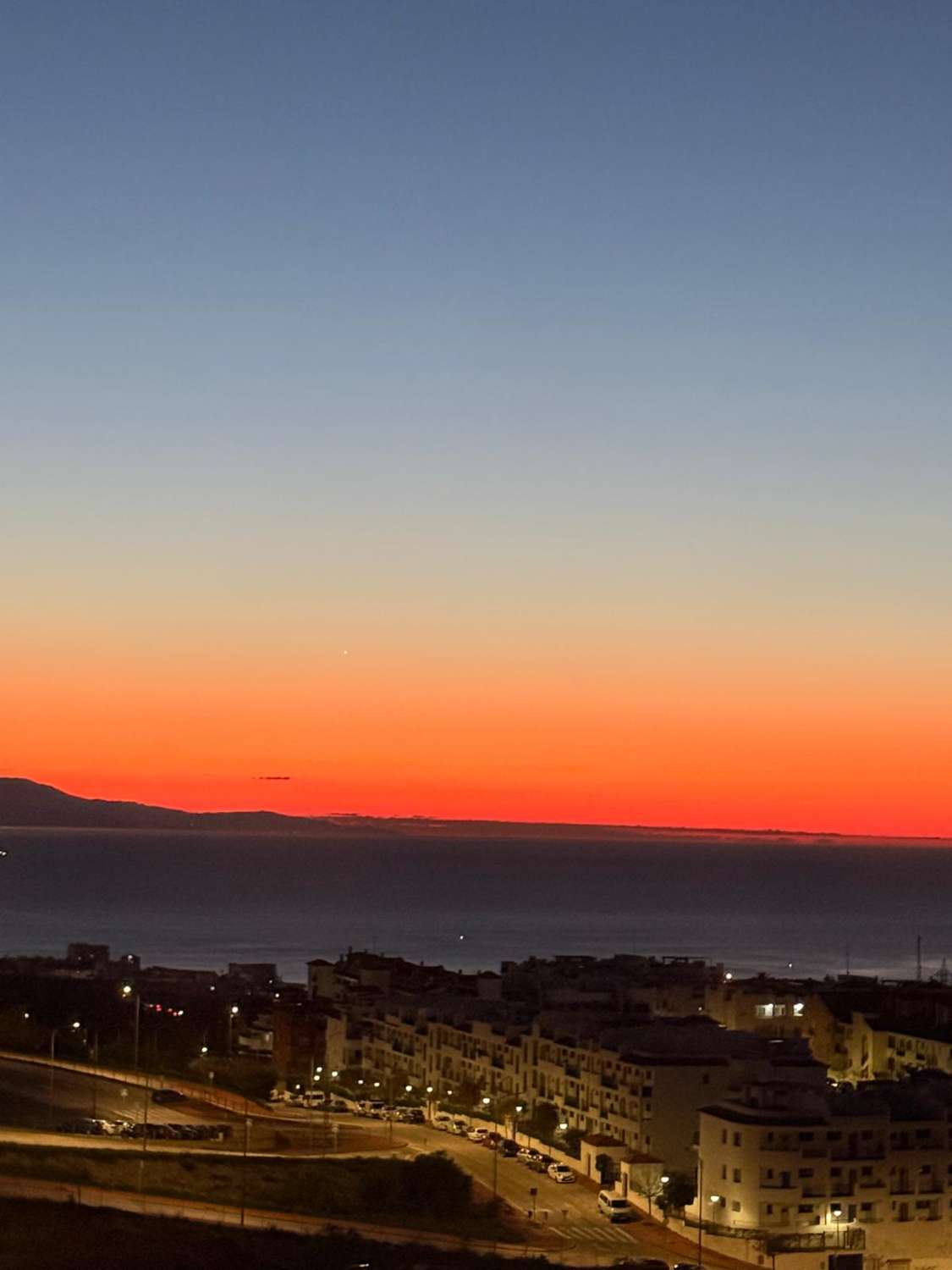 Se alquila por larga temporada bonito  Atico Duplex desde 1.9.26  con impresionantes  vistas al mar en zona Santangelo  Benalmadena