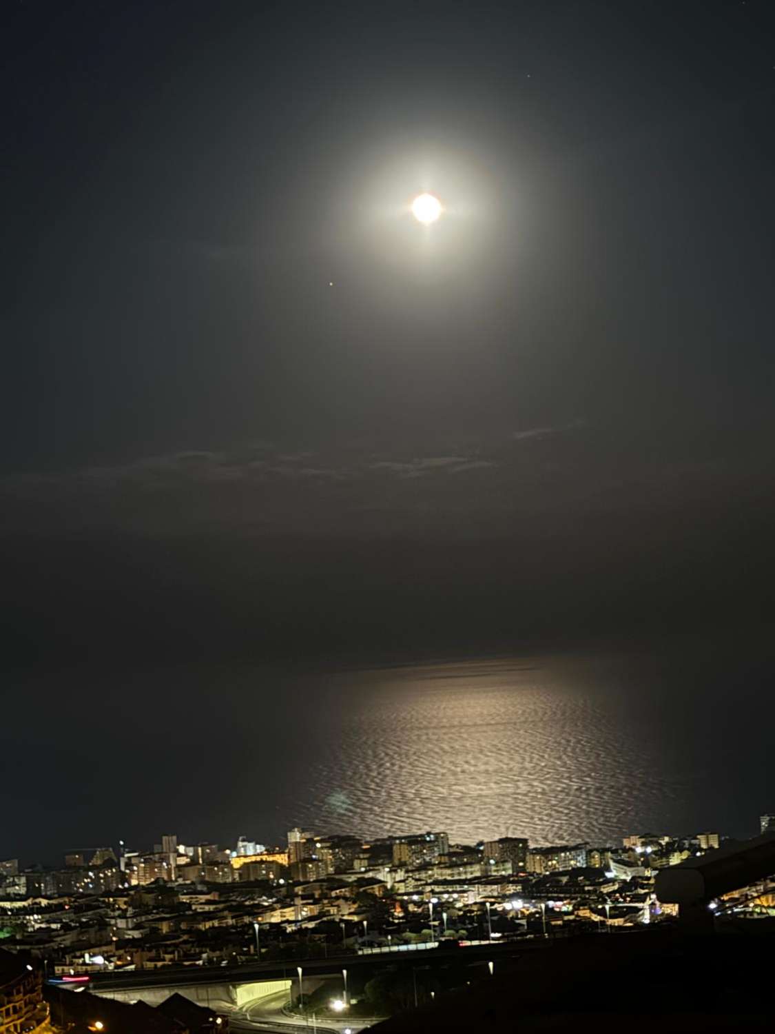 Se alquila por larga temporada bonito  Atico Duplex desde 1.9.26  con impresionantes  vistas al mar en zona Santangelo  Benalmadena