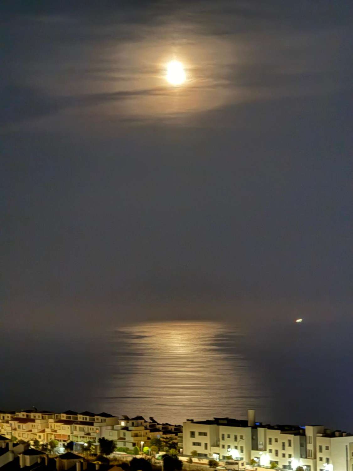 Se alquila por larga temporada bonito  Atico Duplex desde 1.9.26  con impresionantes  vistas al mar en zona Santangelo  Benalmadena