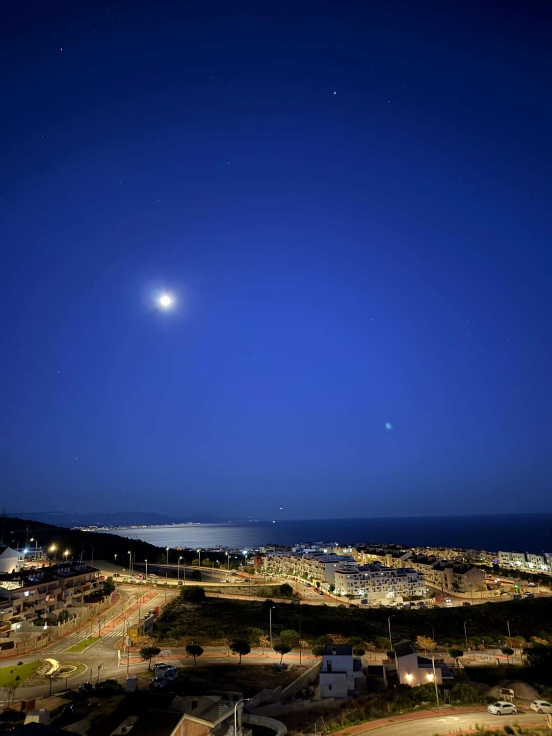 Se alquila por larga temporada bonito  Atico Duplex desde 1.9.26  con impresionantes  vistas al mar en zona Santangelo  Benalmadena