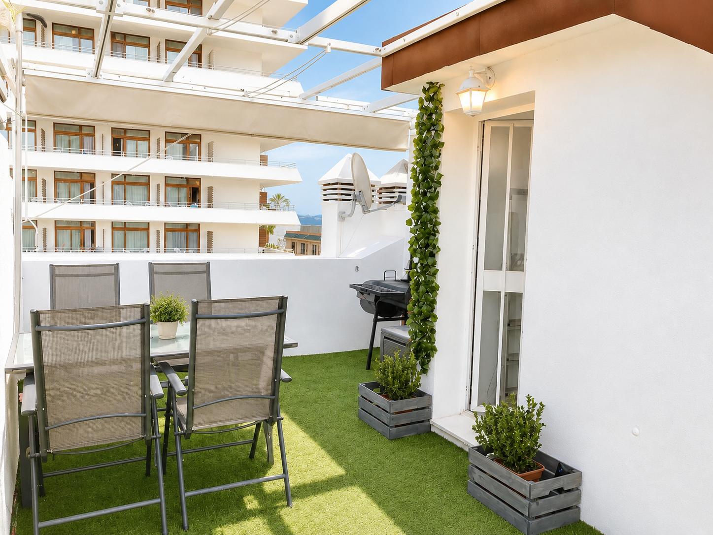 Upea kaupunkitalo merinäköaloilla myynnissä El Bajondillon alueella (Torremolinos)