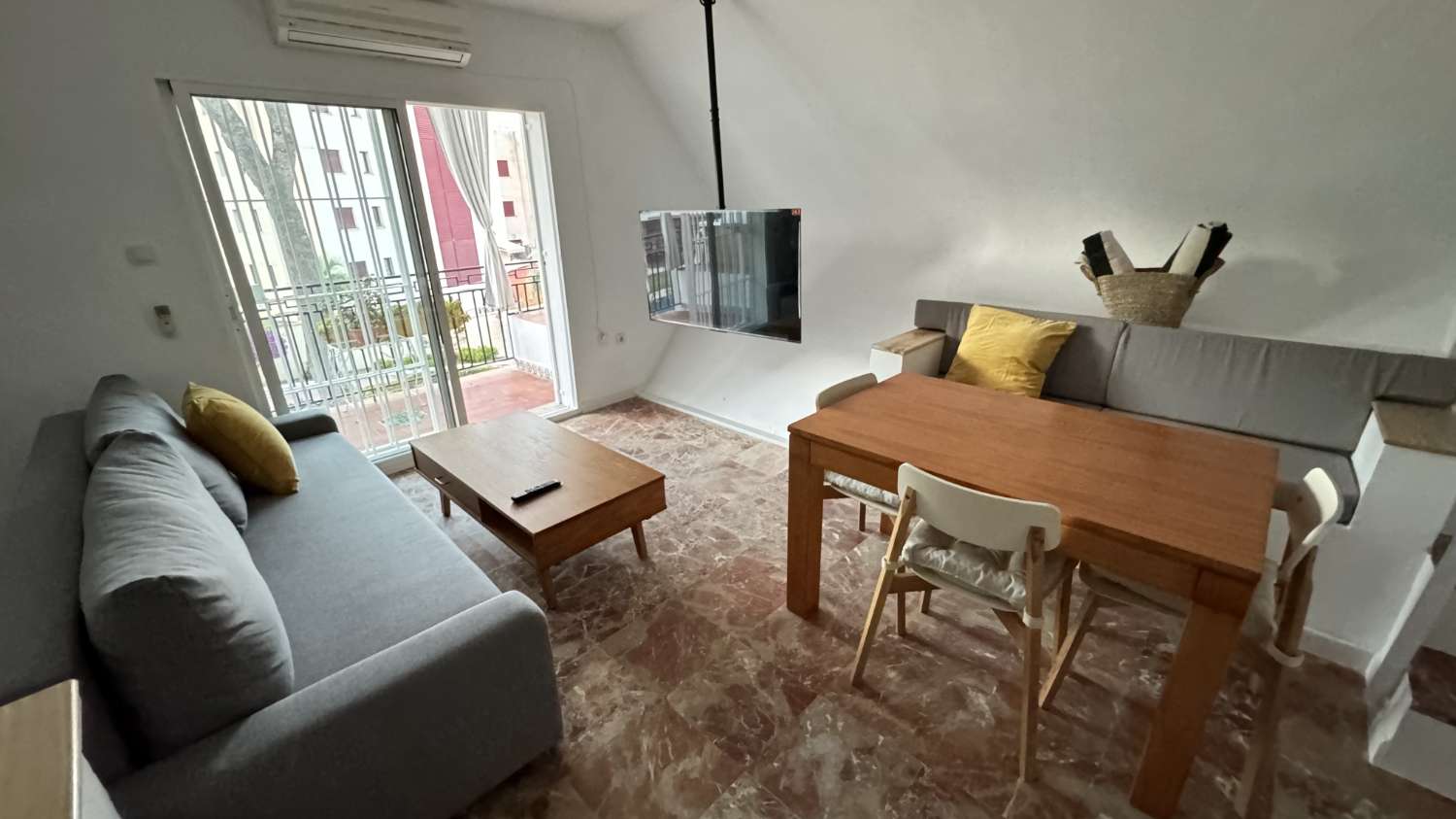 LANGTIDSUTLEIE FRA 01.09.2026 VAKKER, MØBLERT TOMANNSBOLIG MED HAVUTSIKT I TORREMOLINOS