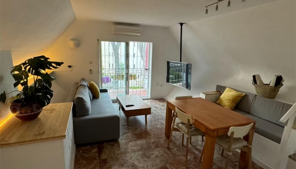 LANGTIDSUTLEIE FRA 01.09.2026 VAKKER, MØBLERT TOMANNSBOLIG MED HAVUTSIKT I TORREMOLINOS