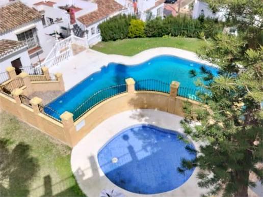Media temporada .Se alquila desde 1.9.26-30.6.27 bonito chalet adosado a 150 metros  de la playa en Benalmádena