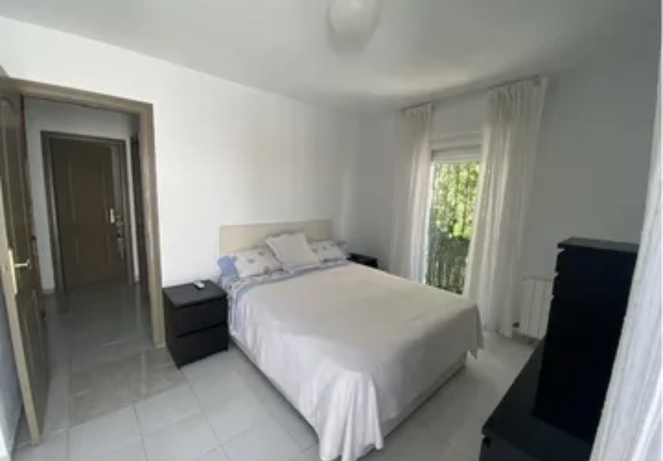 Media temporada .Se alquila desde 1.9.26-30.6.27 bonito chalet adosado a 150 metros  de la playa en Benalmádena