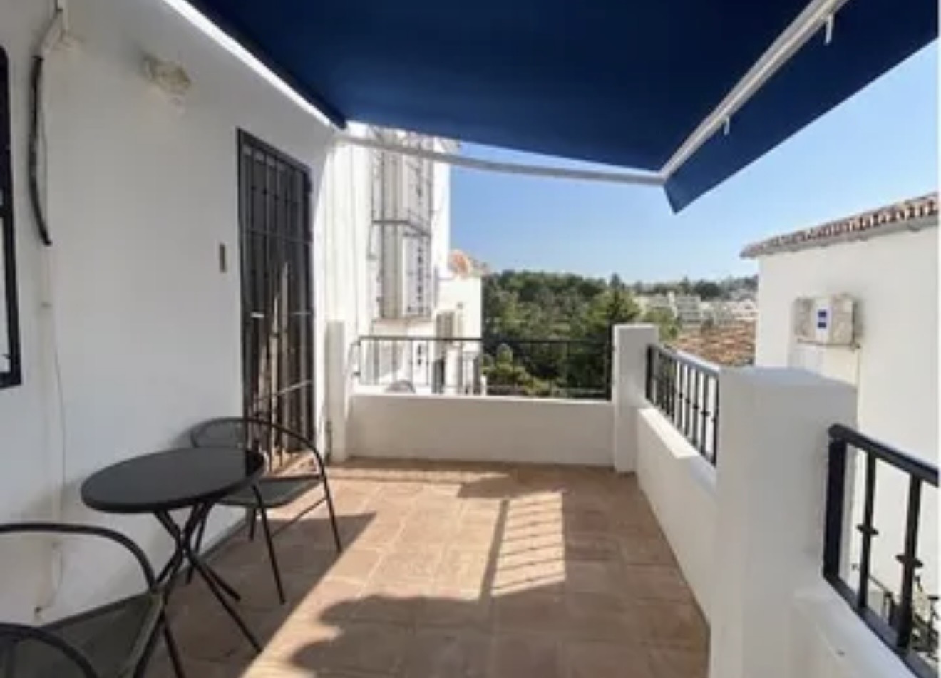 Media temporada .Se alquila desde 1.9.26-30.6.27 bonito chalet adosado a 150 metros  de la playa en Benalmádena