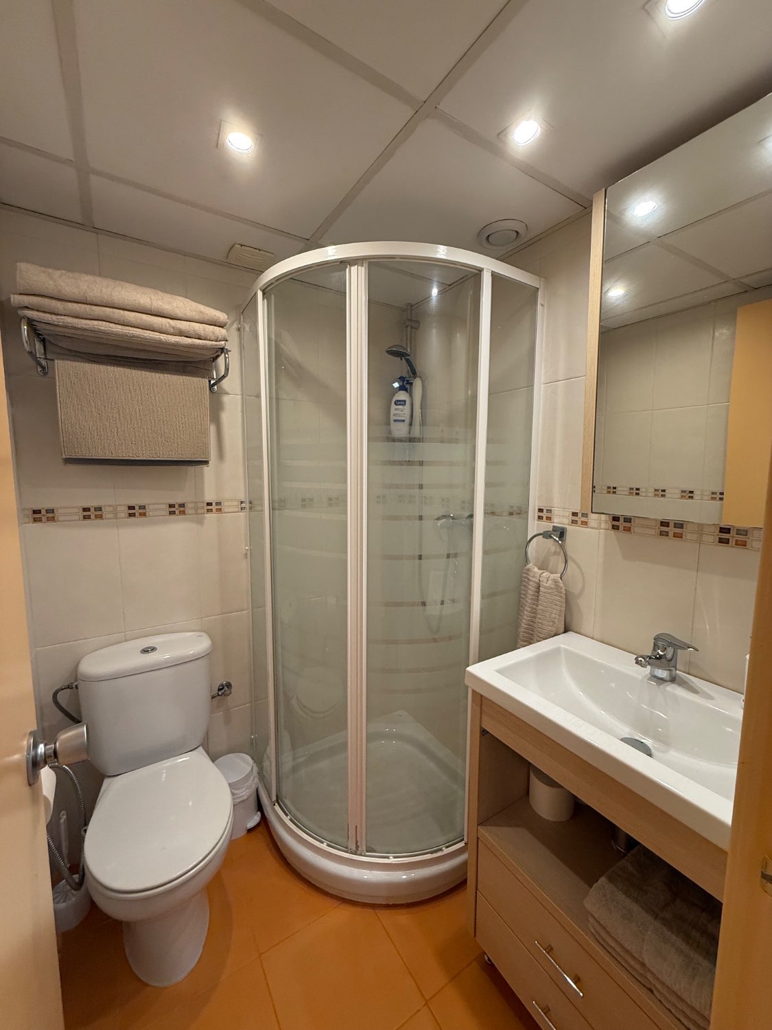 Larga temporada .Se alquila desde 1.9.26 bonito Estudio  en Playamar ( Torremolinos )