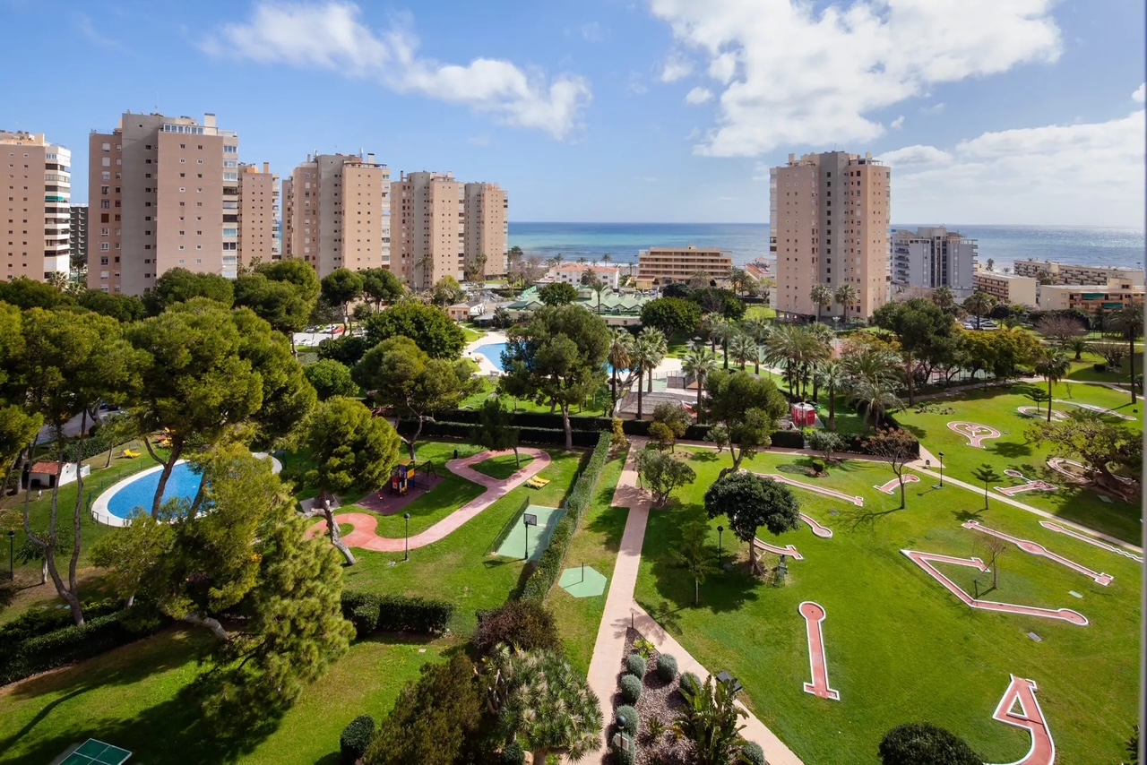 Larga temporada .Se alquila desde 1.9.26 bonito Estudio  en Playamar ( Torremolinos )