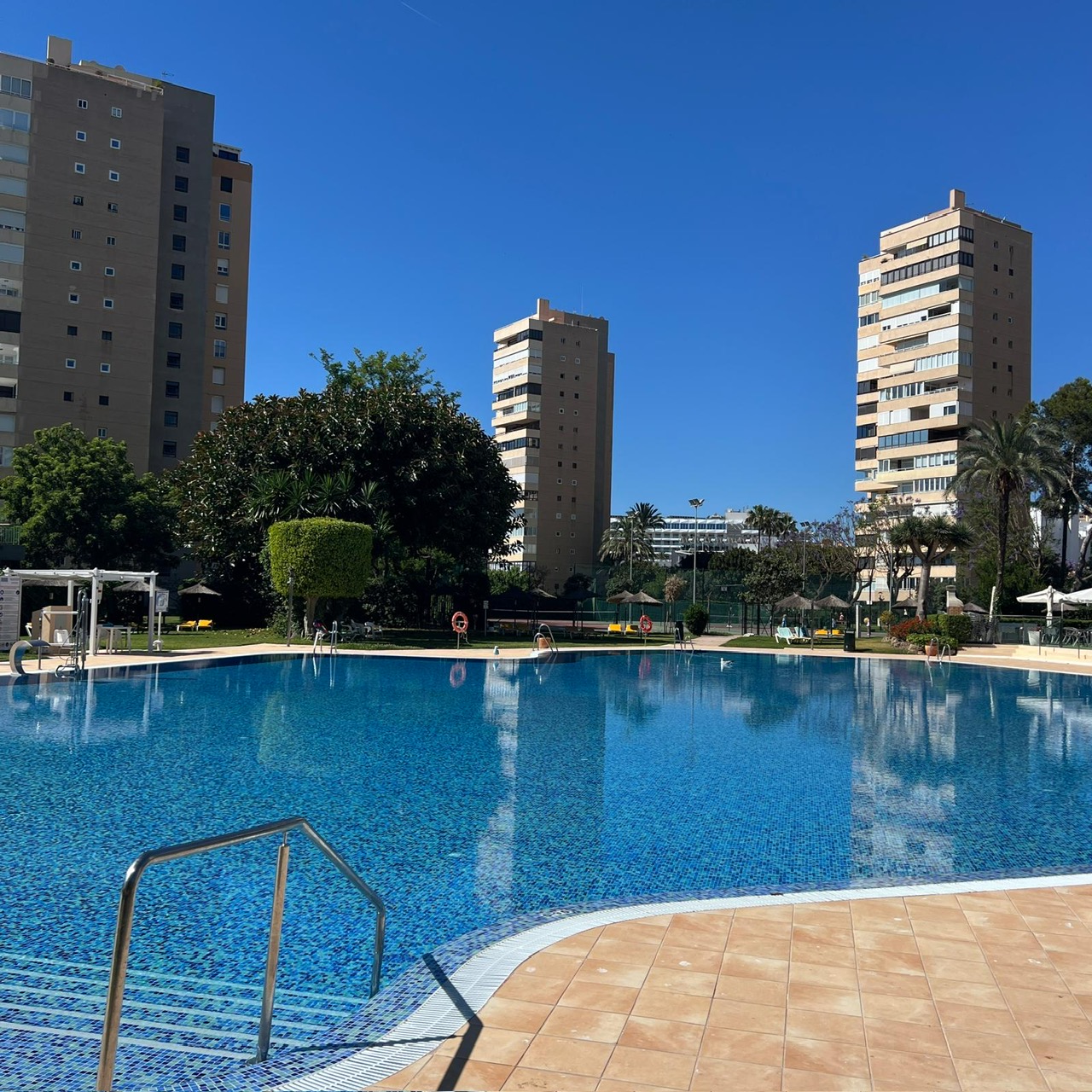 Larga temporada .Se alquila desde 1.9.26 bonito Estudio  en Playamar ( Torremolinos )