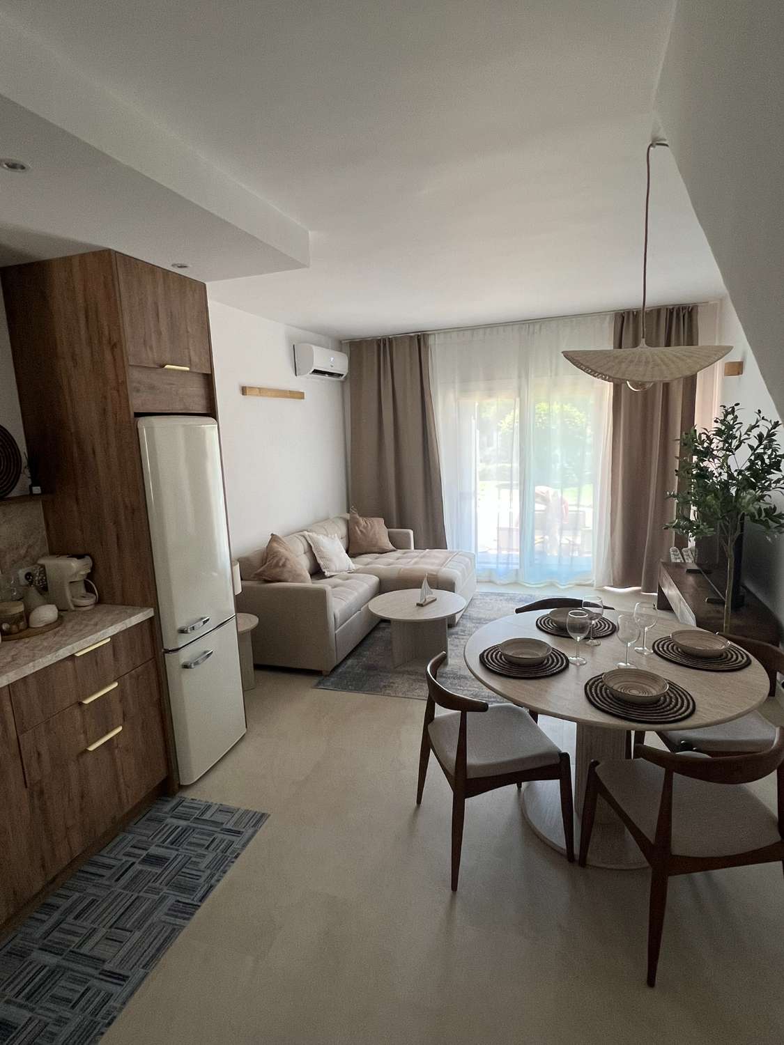 Media temporada . Se alquila  desde  2.11.26-30.6.27 maginifico  Dúplex  en  1ª línea de playa   zona  Calahonda Mijas