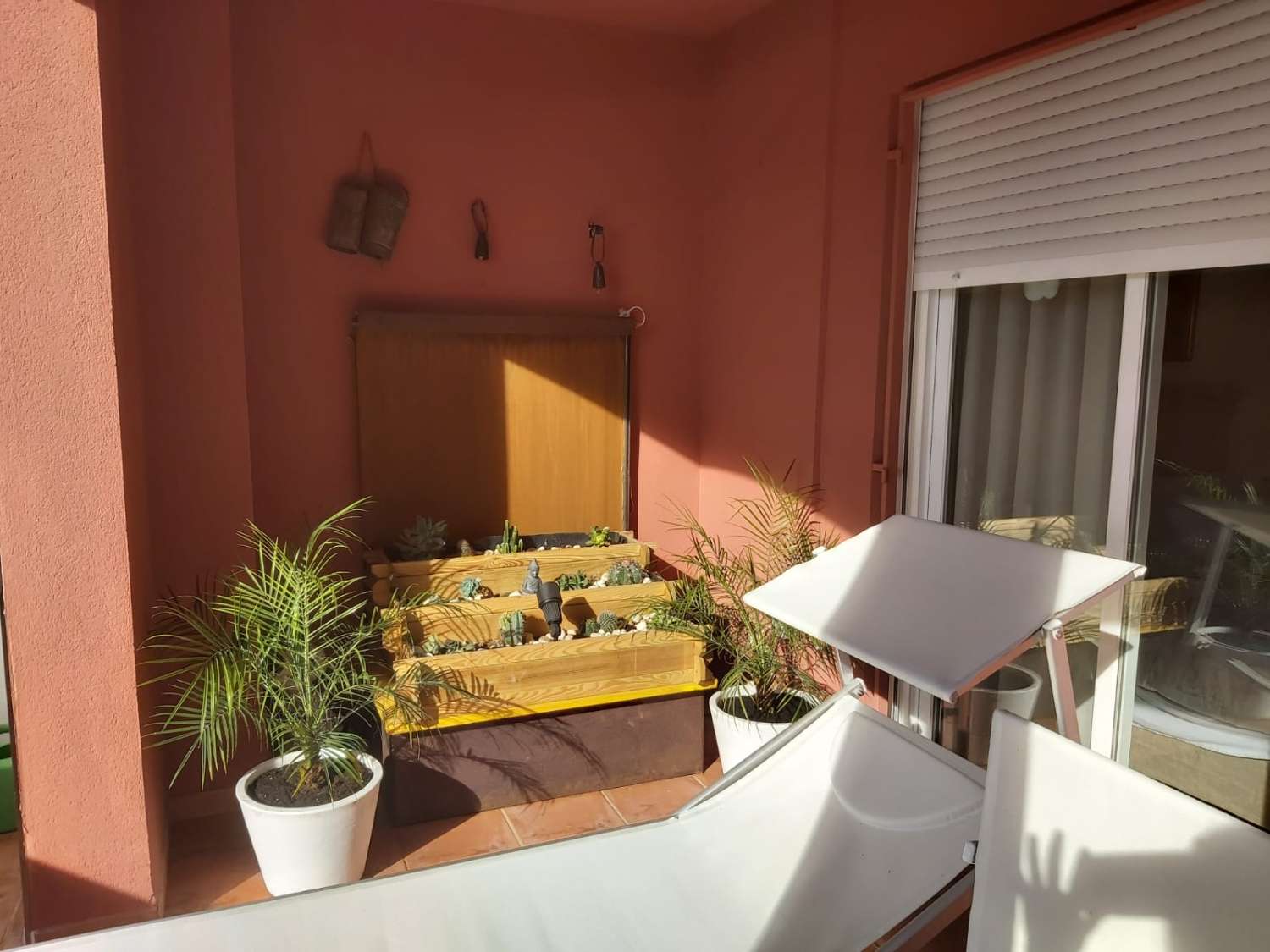MEDIA TEMPORADA . SE ALQUILA DESDE 1.10, 26- 30.6.27PRECIOSO APARTAMENTO CON VISTAS AL MAR EN 1ª LINEA DE PLAYA EN BENALMÁDENA.