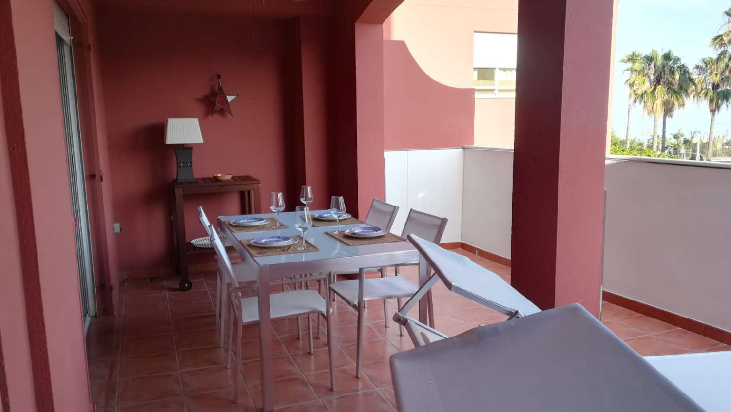 MEDIA TEMPORADA . SE ALQUILA DESDE 1.10, 26- 30.6.27PRECIOSO APARTAMENTO CON VISTAS AL MAR EN 1ª LINEA DE PLAYA EN BENALMÁDENA.