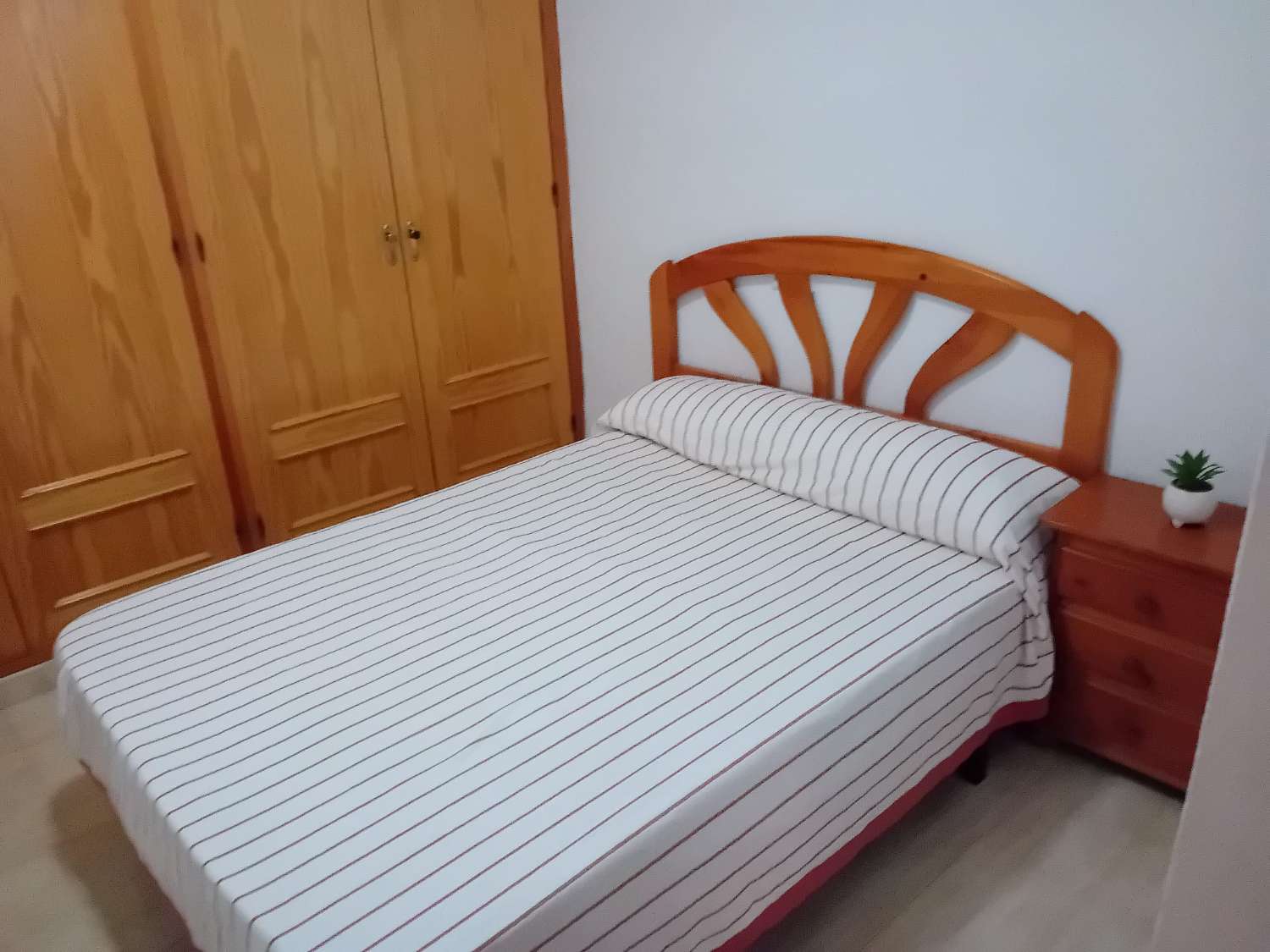 MEDIA TEMPORADA . SE ALQUILA DESDE 01/1/27 -30/6/27  BONTIO APARTAMENTO EN FUENGIROLA CON EXCELENTE UBICACIÓN