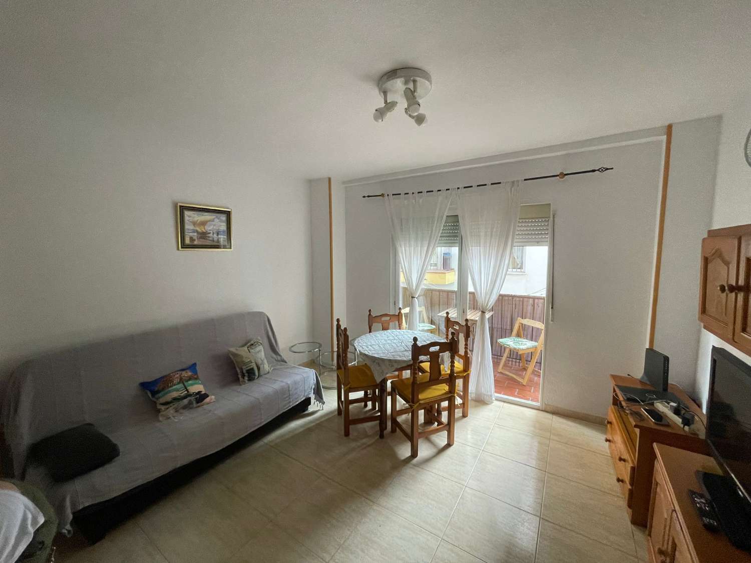 MEDIA TEMPORADA . SE ALQUILA DESDE 01/1/27 -30/6/27  BONTIO APARTAMENTO EN FUENGIROLA CON EXCELENTE UBICACIÓN