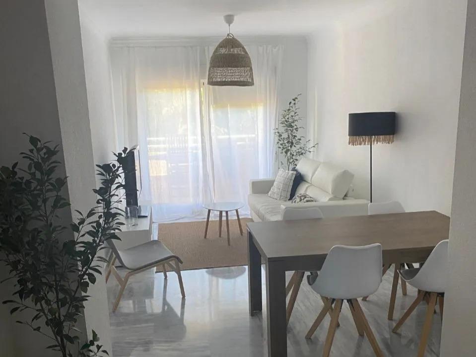 Larga Temporada. Se alquila  maravilloso Atico  con vistas al mar en zona Nueva Torrequebrada a 600 metros de la playa en Benalmadena
