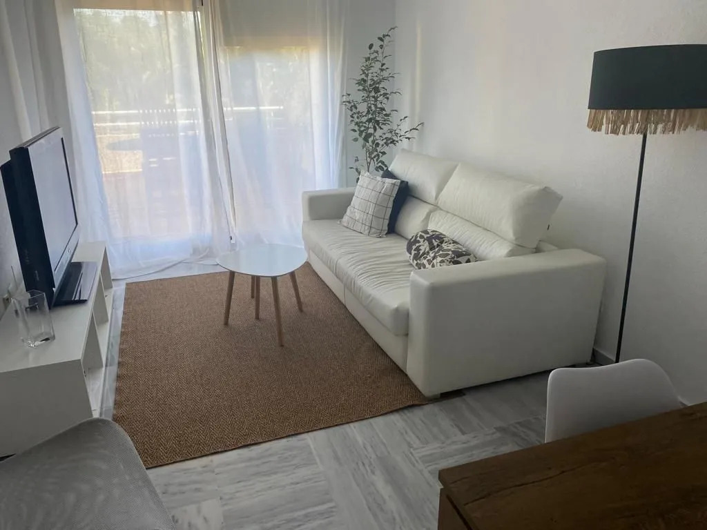 Larga Temporada. Se alquila  maravilloso Atico  con vistas al mar en zona Nueva Torrequebrada a 600 metros de la playa en Benalmadena