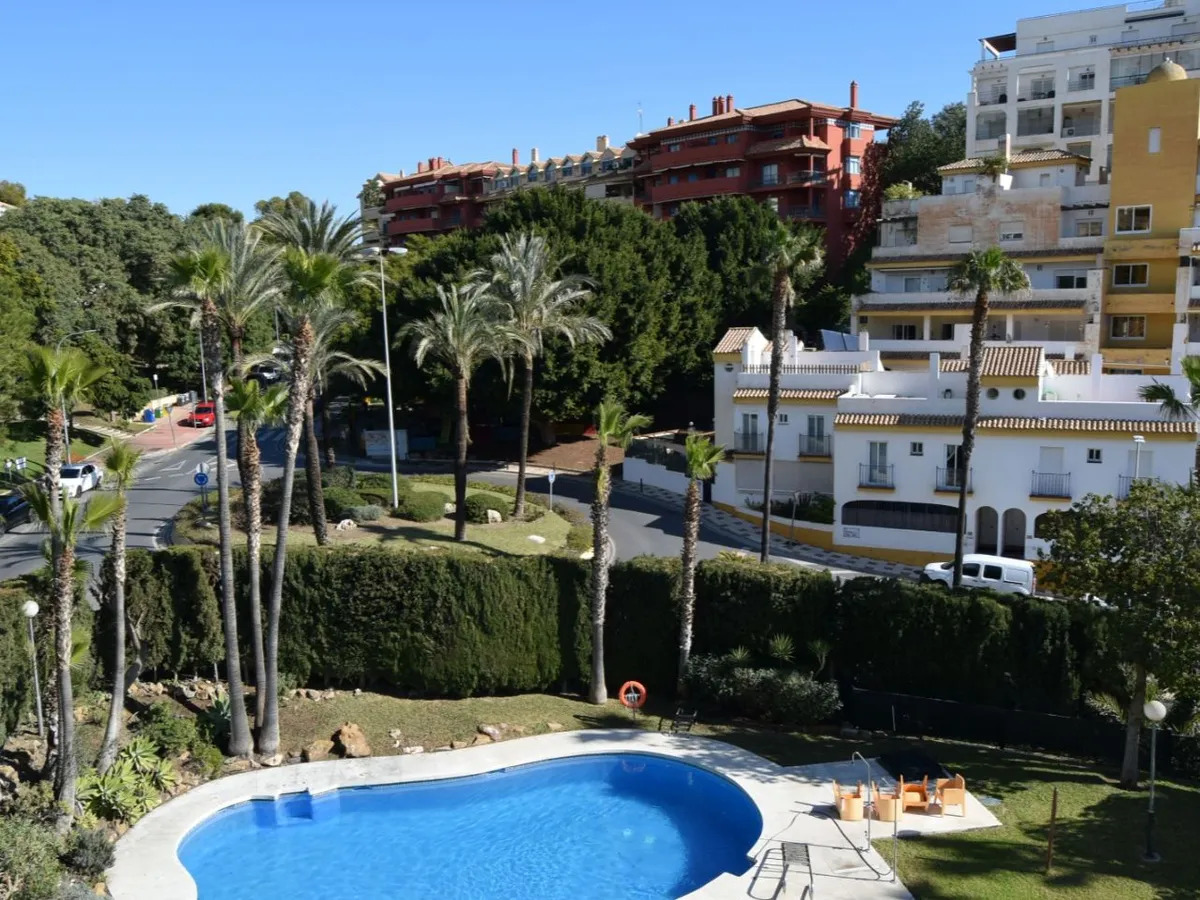 Larga Temporada. Se alquila  maravilloso Atico  con vistas al mar en zona Nueva Torrequebrada a 600 metros de la playa en Benalmadena