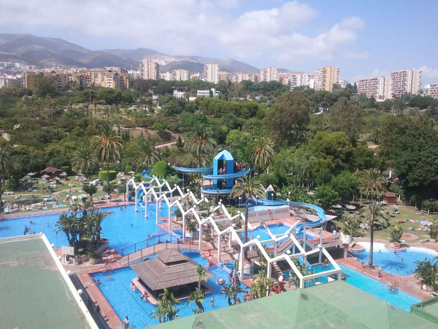 Media Temporada .Se alquila desde  01/09/2026 hasta 31/05/ 2027 bonito apartamento en  2ª línea deplaya en Benalmadena Costa