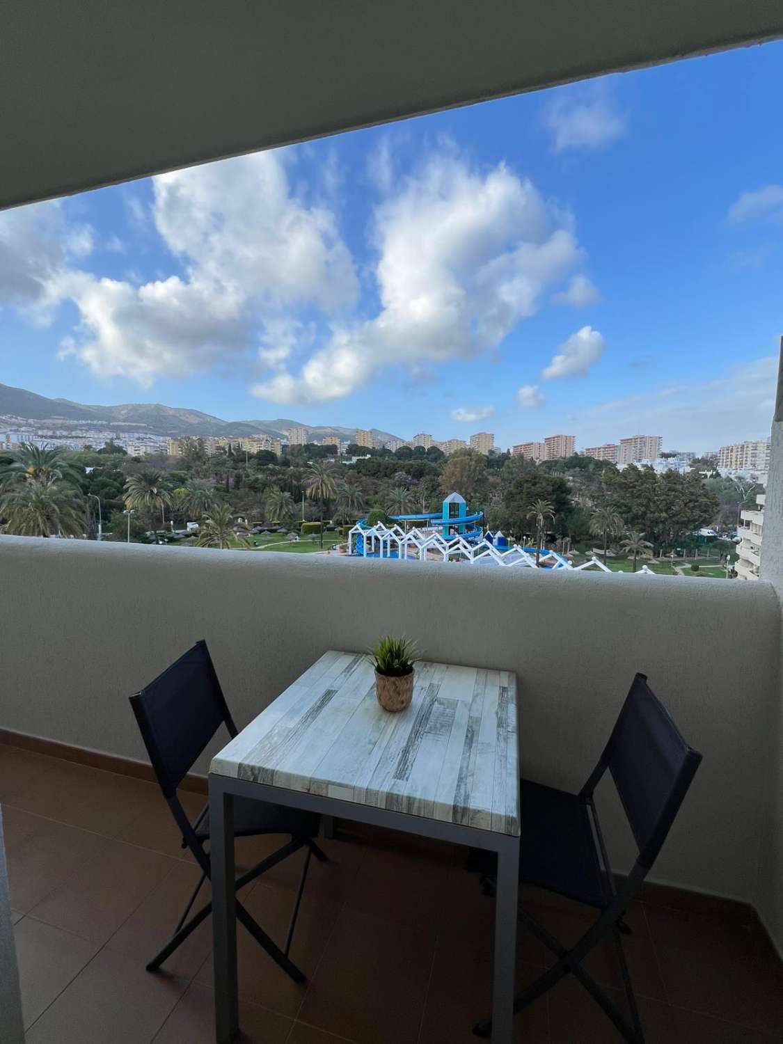 Media Temporada .Se alquila desde  01/09/2026 hasta 31/05/ 2027 bonito apartamento en  2ª línea deplaya en Benalmadena Costa