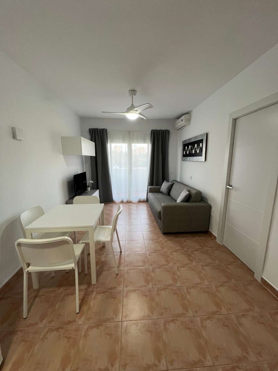 Media Temporada .Se alquila desde  01/09/2026 hasta 31/05/ 2027 bonito apartamento en  2ª línea deplaya en Benalmadena Costa