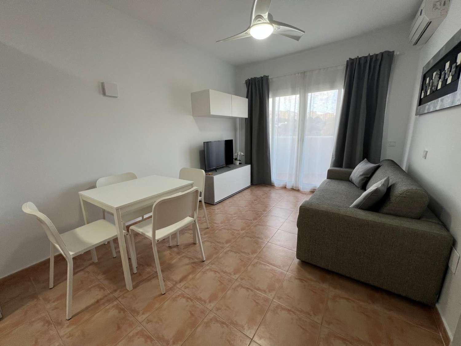 Media Temporada .Se alquila desde  01/09/2026 hasta 31/05/ 2027 bonito apartamento en  2ª línea deplaya en Benalmadena Costa