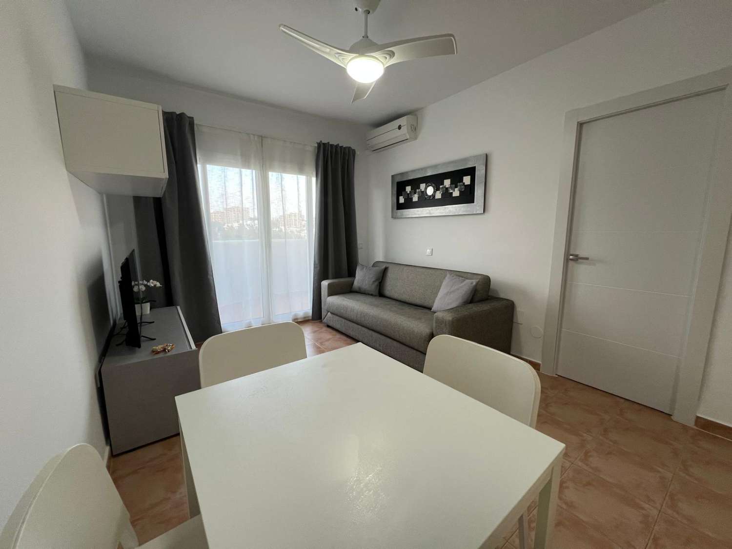 Media Temporada .Se alquila desde  01/09/2026 hasta 31/05/ 2027 bonito apartamento en  2ª línea deplaya en Benalmadena Costa