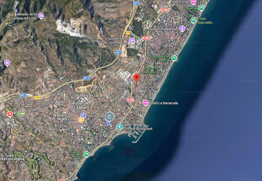 Midt i sesongen.  Til leie fra 1.9.26-30.6.27 Fin tomannsbolig i Montemar-området (Torremolinos)
