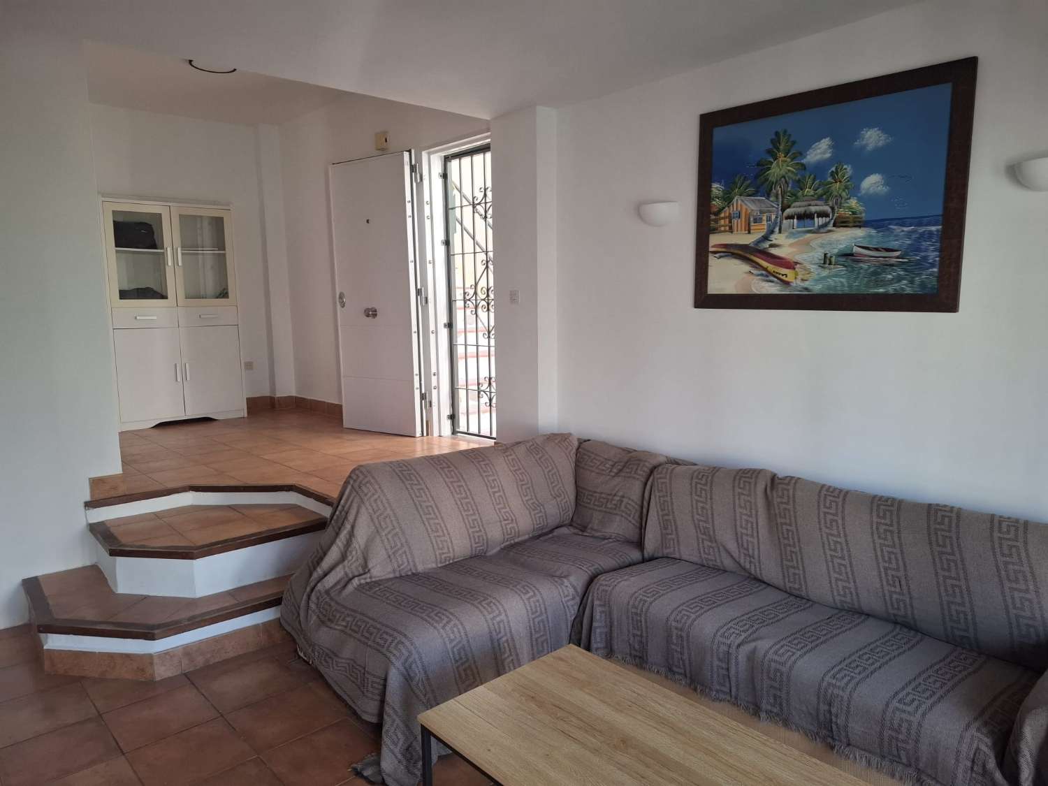 Midt i sesongen.  Til leie fra 1.9.26-30.6.27 Fin tomannsbolig i Montemar-området (Torremolinos)