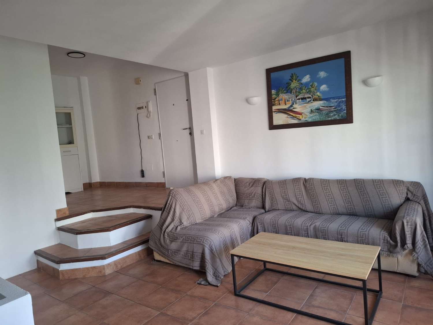 Midt i sesongen.  Til leie fra 1.9.26-30.6.27 Fin tomannsbolig i Montemar-området (Torremolinos)