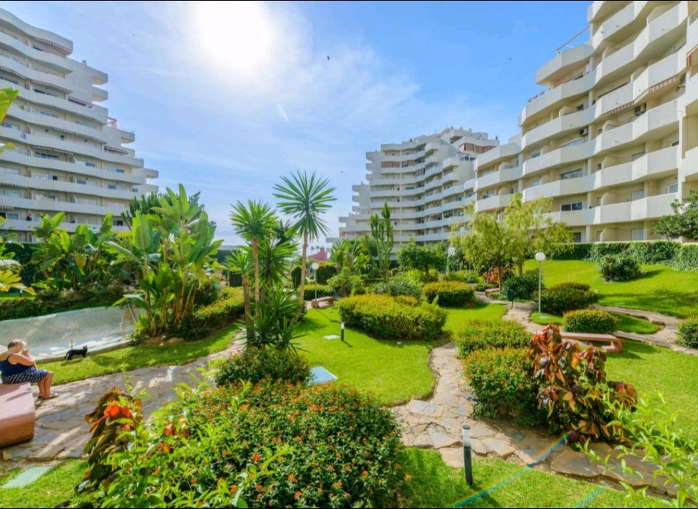 Media Temporada .Se alquila desde  01/11/2026 hasta 31/3/2027 bonito estudio en Benalmadena Costa con vistas al mar