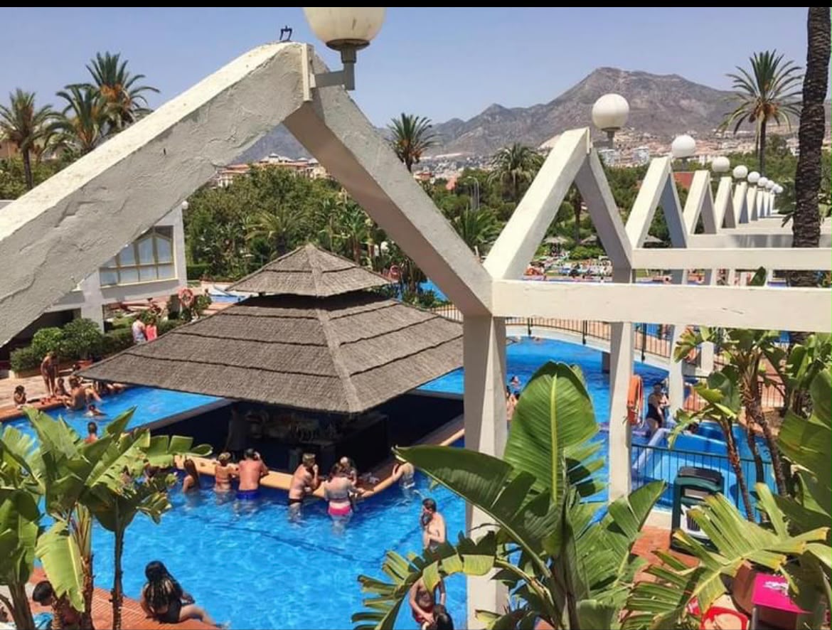 Media Temporada .Se alquila desde  01/11/2026 hasta 31/3/2027 bonito estudio en Benalmadena Costa con vistas al mar